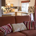 Tarn Foot Cottage, Remote In Stunning District Valley