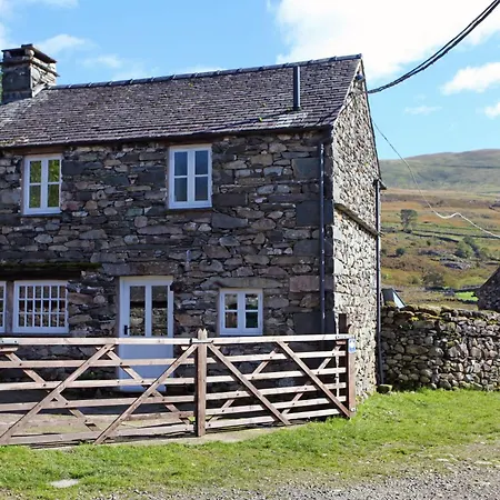 Tarn Foot Cottage, Remote In Stunning District Valley