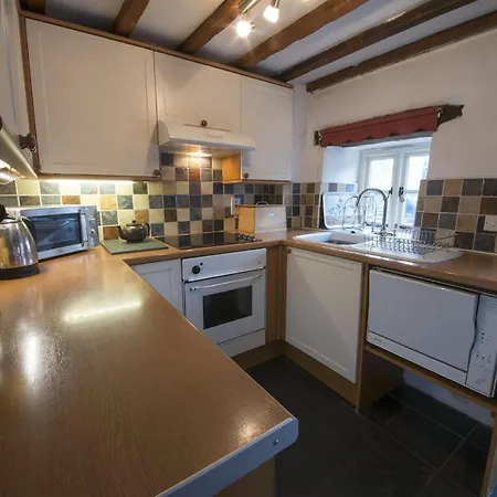 Tarn Foot Cottage, Remote In Stunning District Valley *