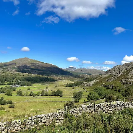 Tarn Foot Cottage, Remote In Stunning District Valley Holiday home