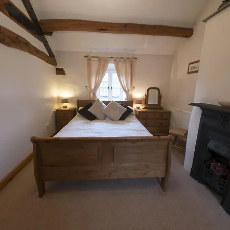 Tarn Foot Cottage, Remote In Stunning District Valley Seathwaite