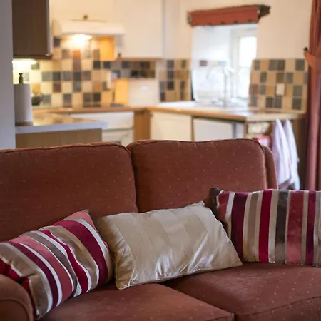 Tarn Foot Cottage, Remote In Stunning District Valley